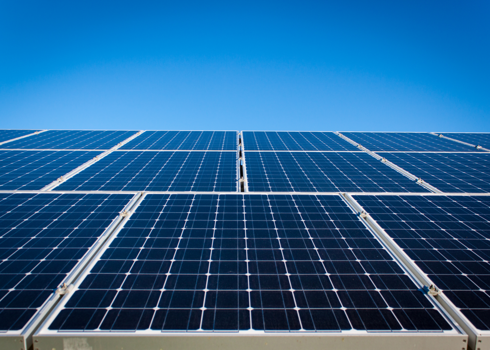 Azeitão, Sado e Gâmbia-Pontes-Alto da Guerra instalam painéis solares fotovoltaicos para autoconsumo 